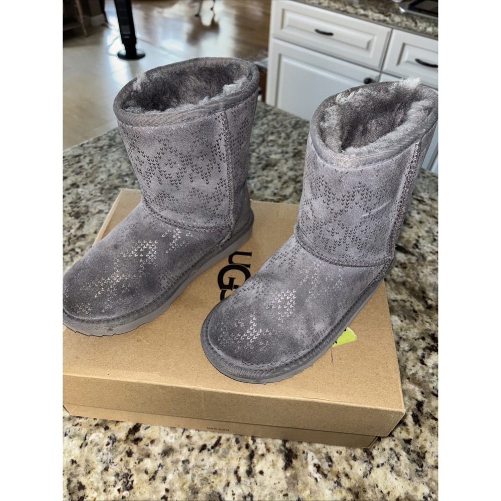 Ugg K Classic II Icelandic‎ Foil Silver, And Gray Boots Size 2  Youth. 3644